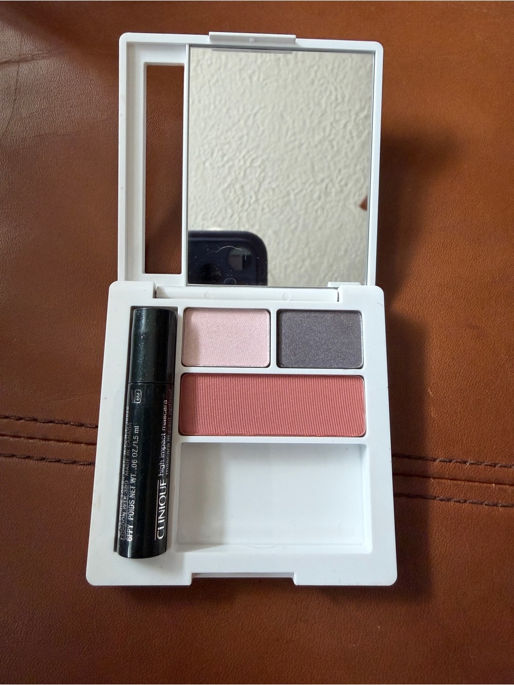 Clinique 15 uptown downtown Eyeshadow & 06 Fig Blush Set with Mascara
